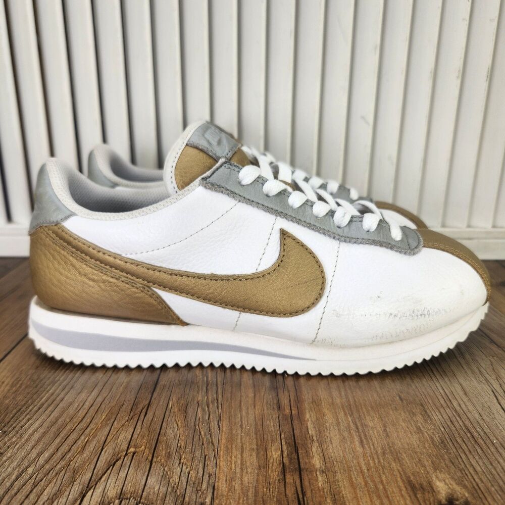 Nike Classic Cortez Sneakers Womens Size 7.5 White Gold Leather Shoes FJ8890-900